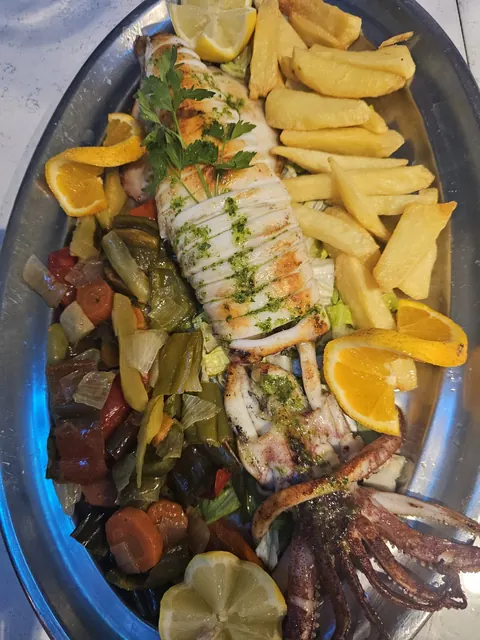 Calamar a la plancha con patatas