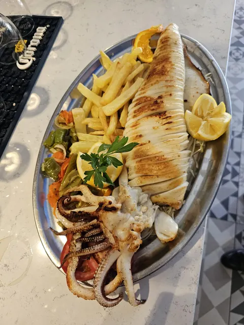 Calamar a la plancha en la barra
