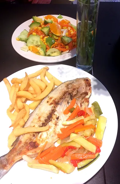 Dorada con ensalada
