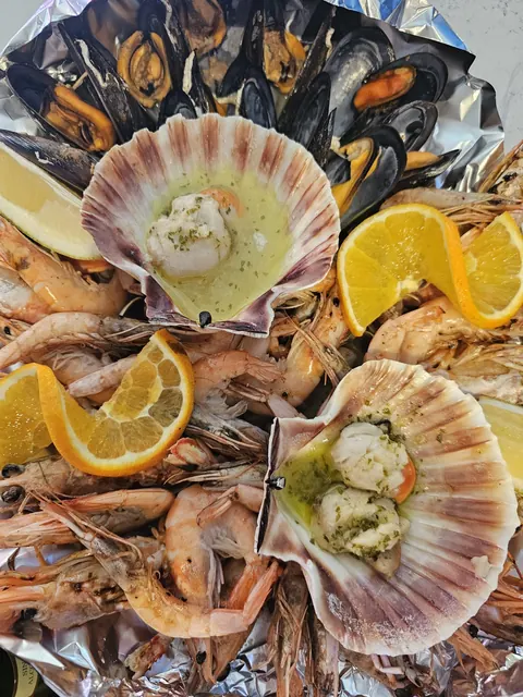 Mariscada con vieiras
